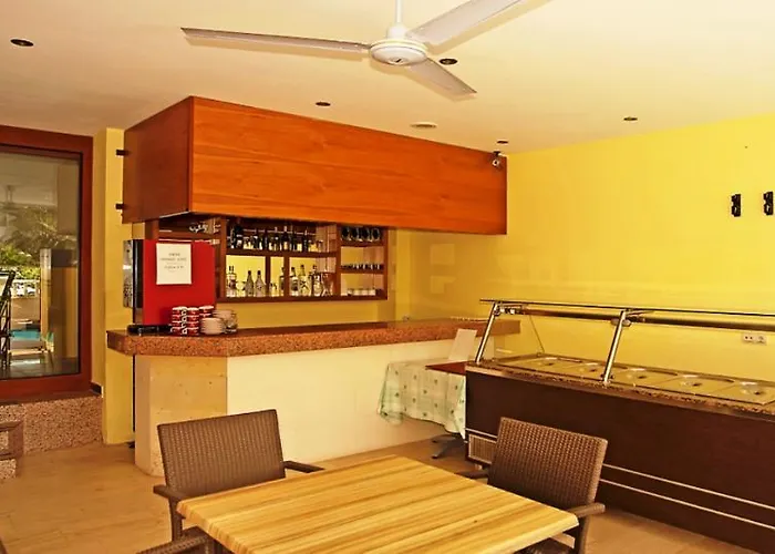 Ξενοδοχείο Dinara Garden