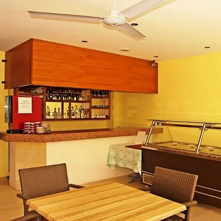 Hotell Dinara Garden