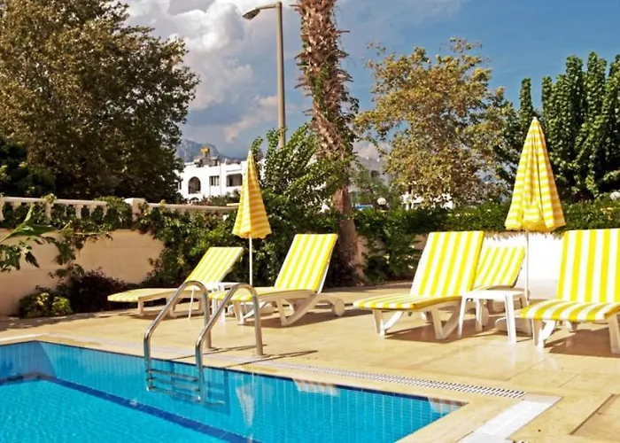 Dinara Garden 3*